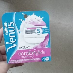 OLAY ComfortGlide Sugarberry Hair Accessories